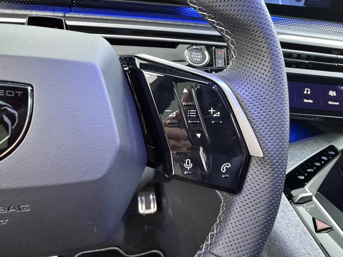 | Demo Deal | GT | Adaptieve cruise control met Stop&Go functie | Panoramisch schuifdak Pack | Verwarmbare voorstoelen