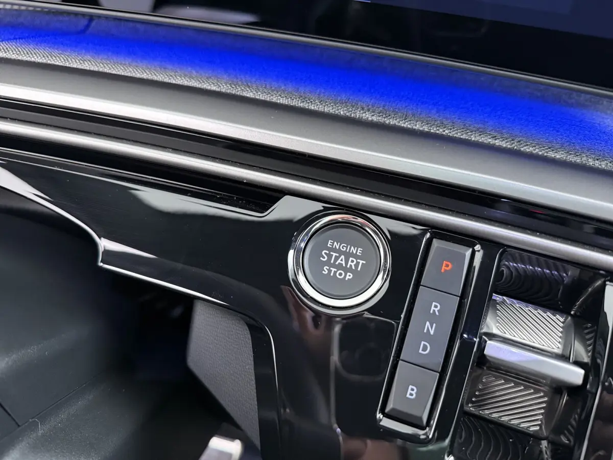 | Demo Deal | GT | Adaptieve cruise control met Stop&Go functie | Panoramisch schuifdak Pack | Verwarmbare voorstoelen