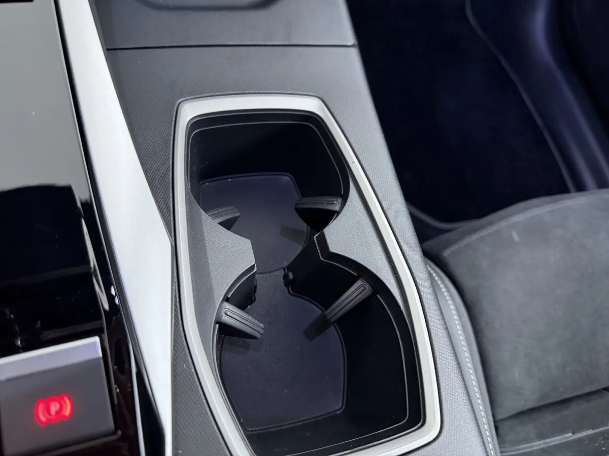 | Demo Deal | GT | Adaptieve cruise control met Stop&Go functie | Panoramisch schuifdak Pack | Verwarmbare voorstoelen