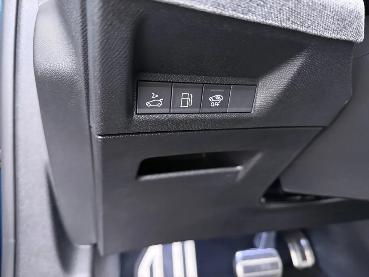 | Demo Deal | GT | Adaptieve cruise control met Stop&Go functie | Panoramisch schuifdak Pack | Verwarmbare voorstoelen