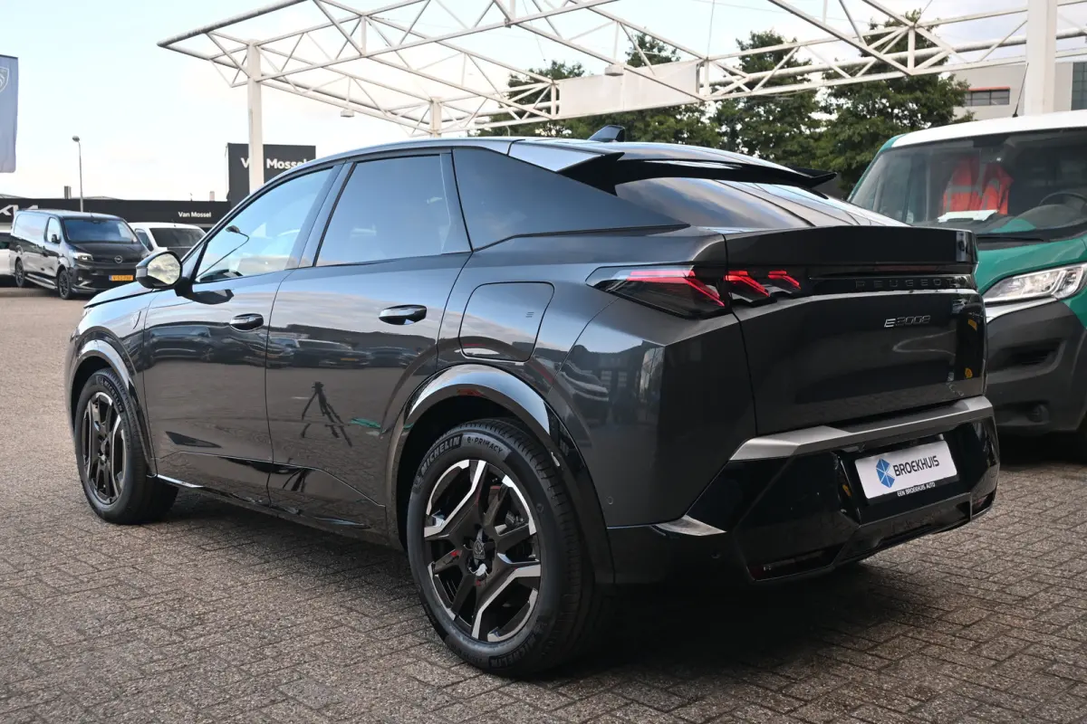 GT | Elektrische parkeerrem | Extra getinte achterste zijruiten en achterruit