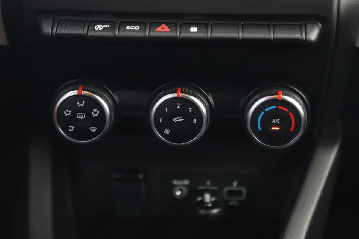1.0 TCe 90 Evolution Navigatie Achteruitrijcamera LMV Carplay Android Airco Cruise Control Parkeersensor LED