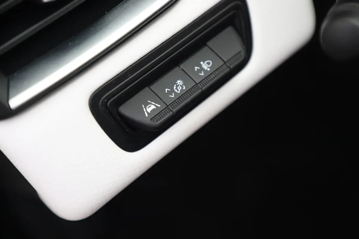 1.0 TCe 90 Evolution Navigatie Achteruitrijcamera LMV Carplay Android Airco Cruise Control Parkeersensor LED