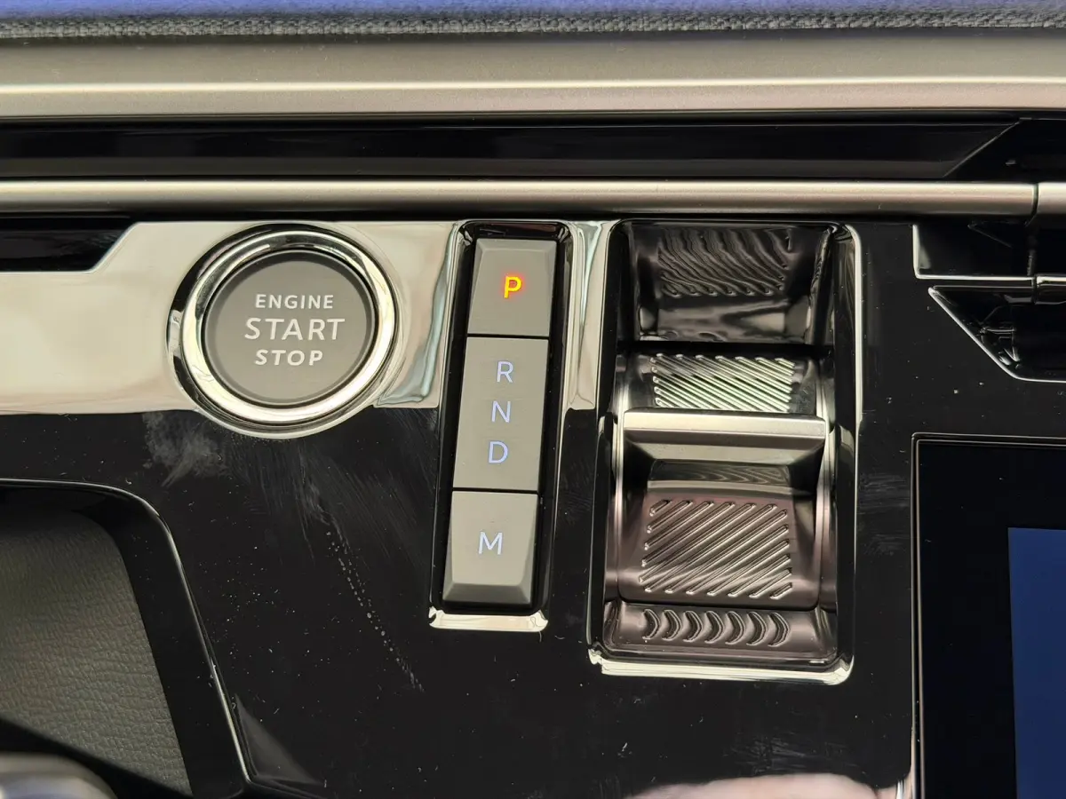 GT | Advanced Active Safety Brake met camera en radar (Pack Safety Plus) | Climate Control | Elektrische parkeerrem