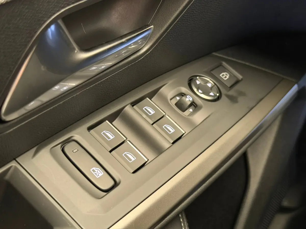 GT | Advanced Active Safety Brake met camera en radar (Pack Safety Plus) | Climate Control | Elektrische parkeerrem