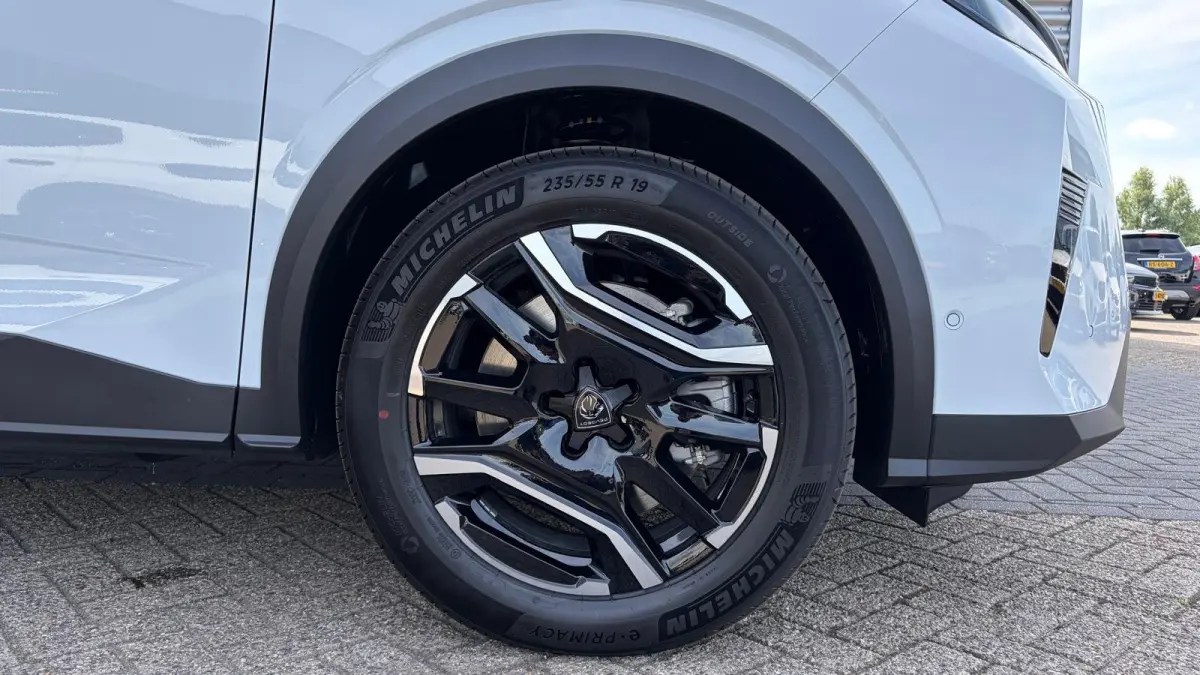 Allure | Elektrische parkeerrem | Extra getinte achterste zijruiten en achterruit