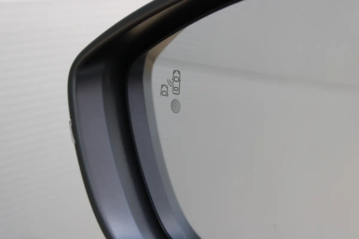 GT | Active Safety Brake met camera en radar (automatisch noodremsysteem) met Distance Alert (waarschuwing dreigende aanrijding) | Advanced Active Safety Brake met camera en radar | Climate 