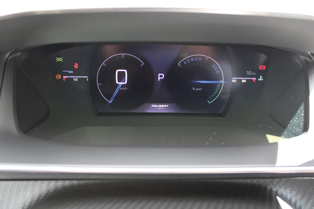 GT | Active Safety Brake met camera en radar (automatisch noodremsysteem) met Distance Alert (waarschuwing dreigende aanrijding) | Advanced Active Safety Brake met camera en radar | Climate 