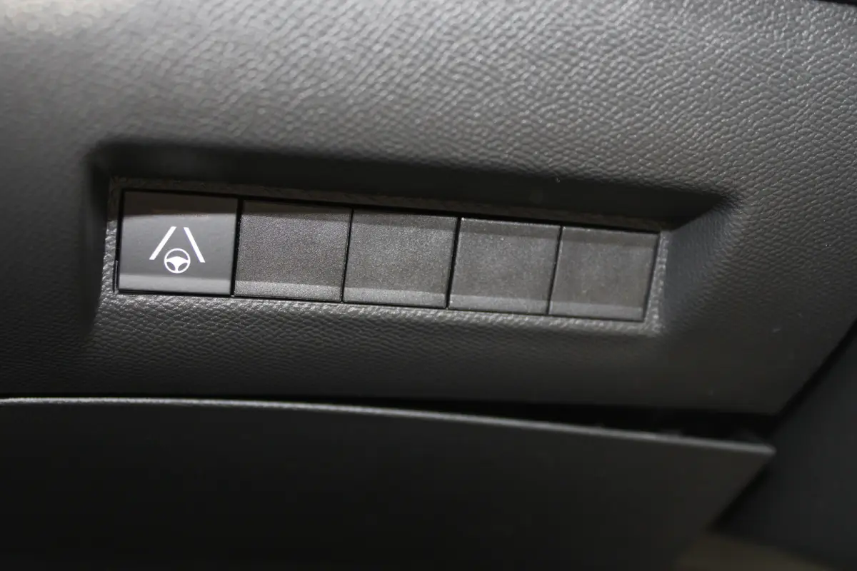 GT | Active Safety Brake met camera en radar (automatisch noodremsysteem) met Distance Alert (waarschuwing dreigende aanrijding) | Advanced Active Safety Brake met camera en radar | Climate 