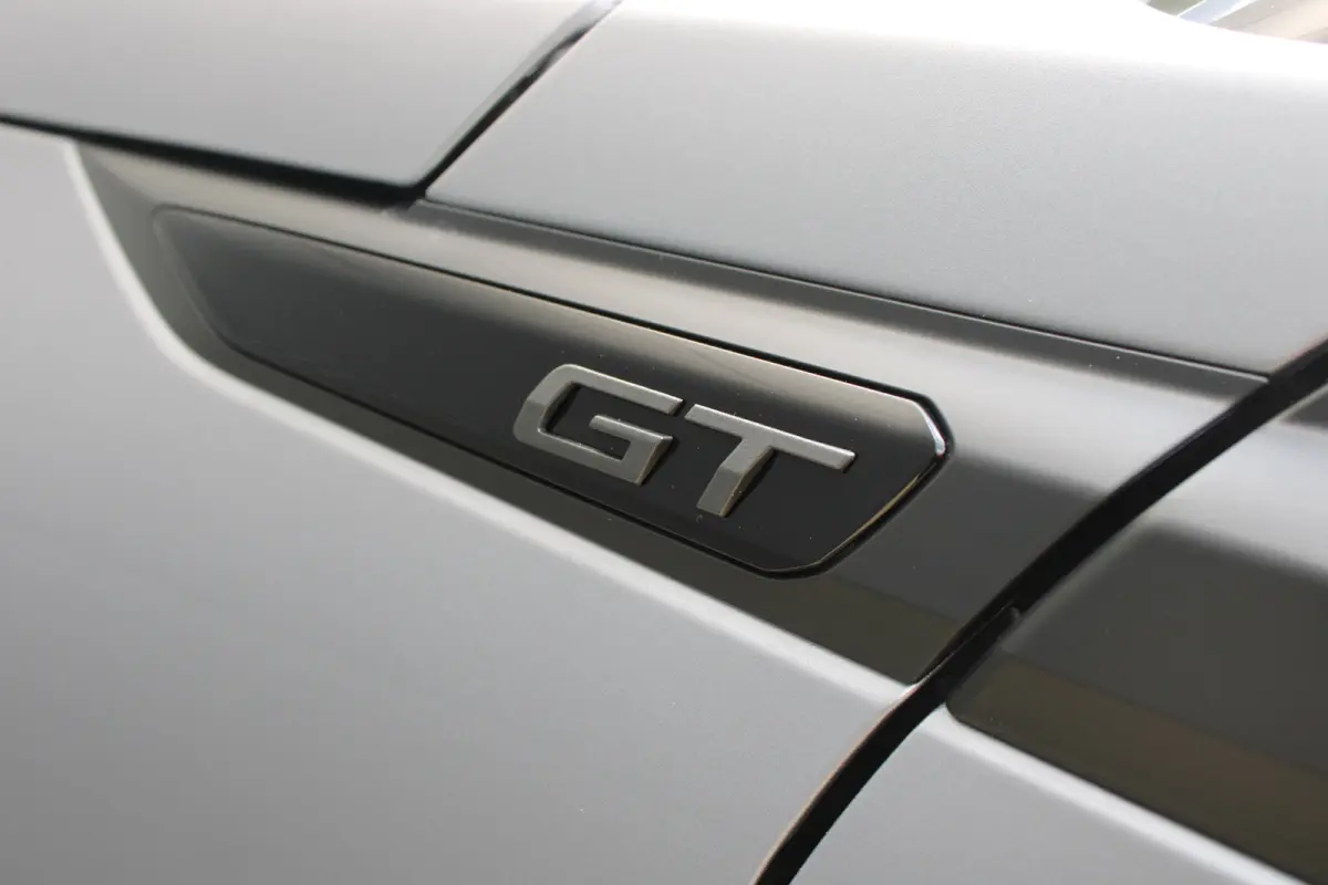 GT | Active Safety Brake met camera en radar (automatisch noodremsysteem) met Distance Alert (waarschuwing dreigende aanrijding) | Advanced Active Safety Brake met camera en radar | Climate 