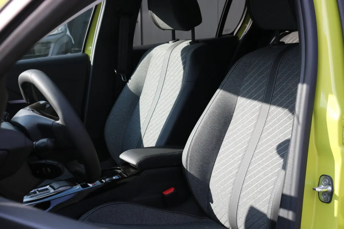 Allure | Elektrische parkeerrem | Extra getinte achterste zijruiten en achterruit | Extra getinte achterste zijruiten en achterruit