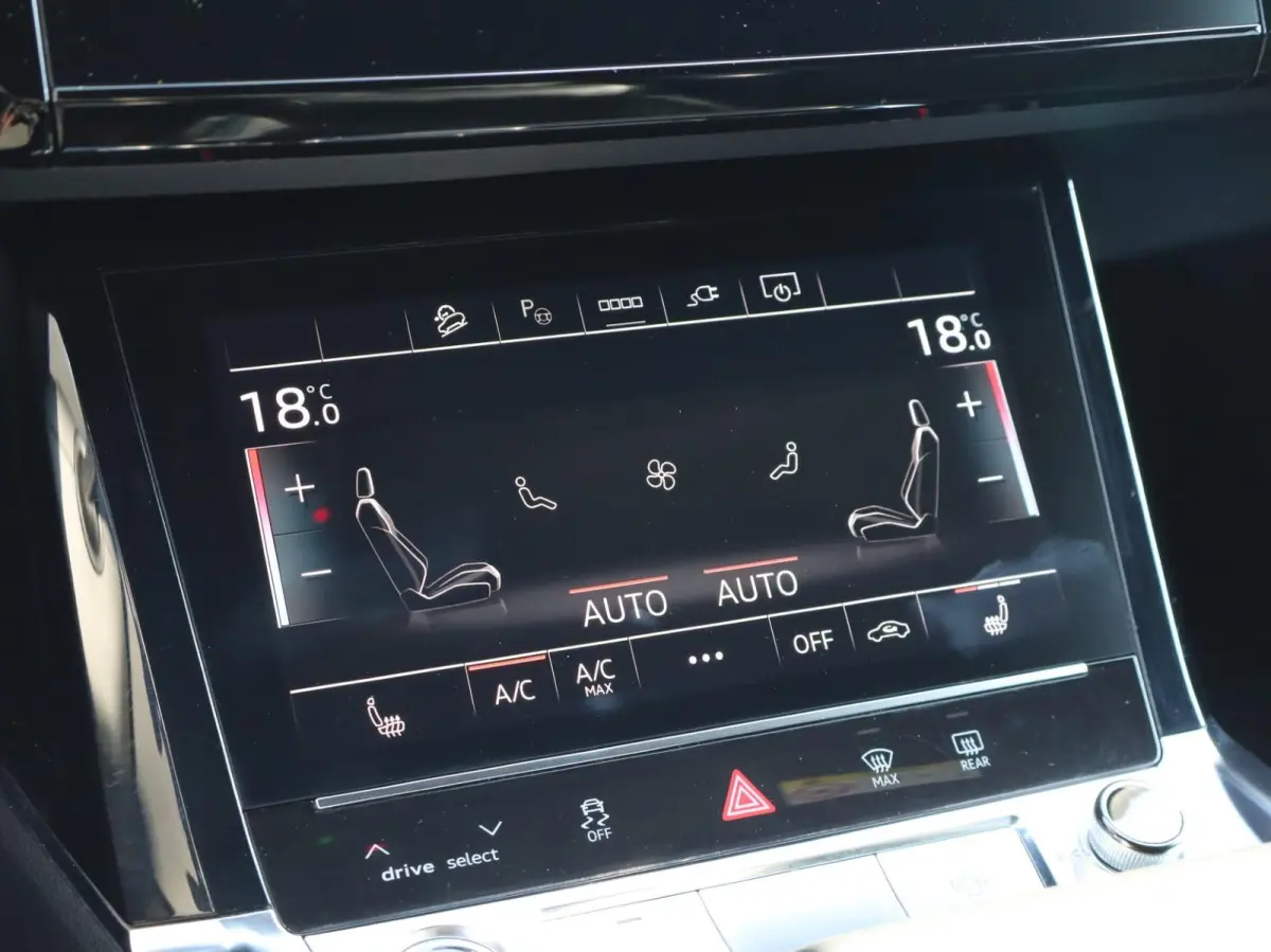 55 quattro 409pk S Edition 95 kWh | SoH 94% | ACC | Luchtvering | Voorstoelen Verwarmd | Achteruitrijcamera