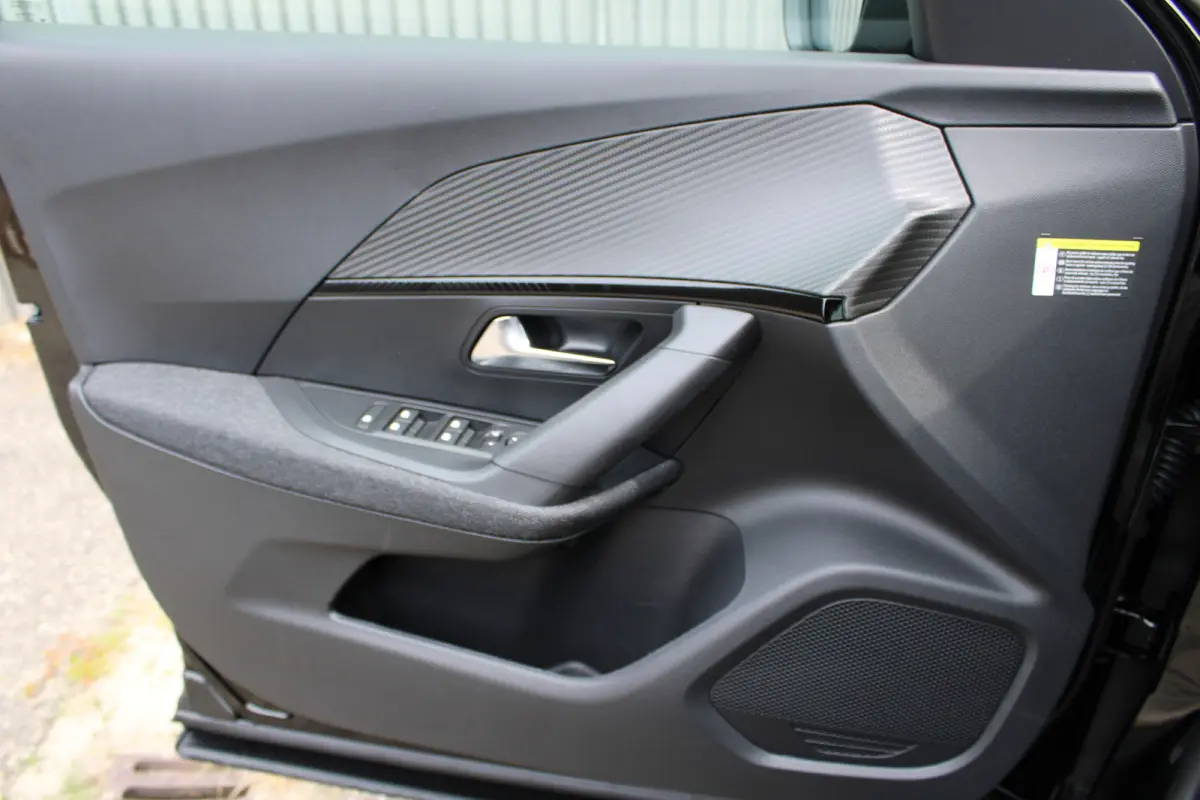 Business Apple Carplay/Android Auto | Cruise Control | Climate Control | Camera