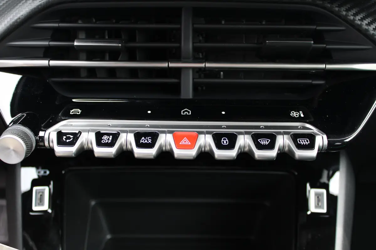 Business Apple Carplay/Android Auto | Cruise Control | Climate Control | Camera
