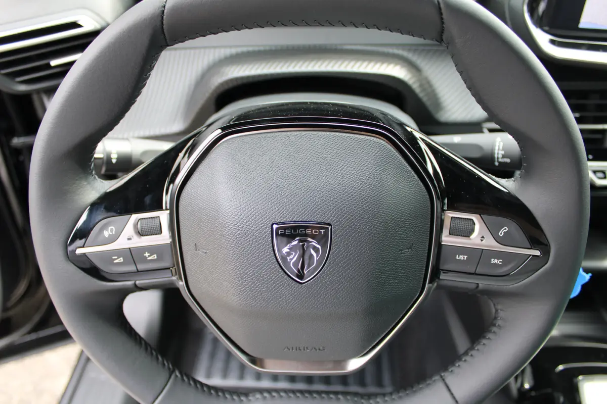 Business Apple Carplay/Android Auto | Cruise Control | Climate Control | Camera