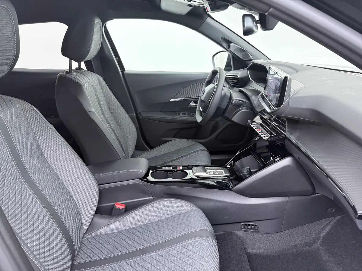 Allure | Active Safety Brake met camera en radar (automatisch noodremsysteem) met Distance Alert (waarschuwing dreigende aanrijding) | Advanced Active Safety Brake met camera en radar | Clim