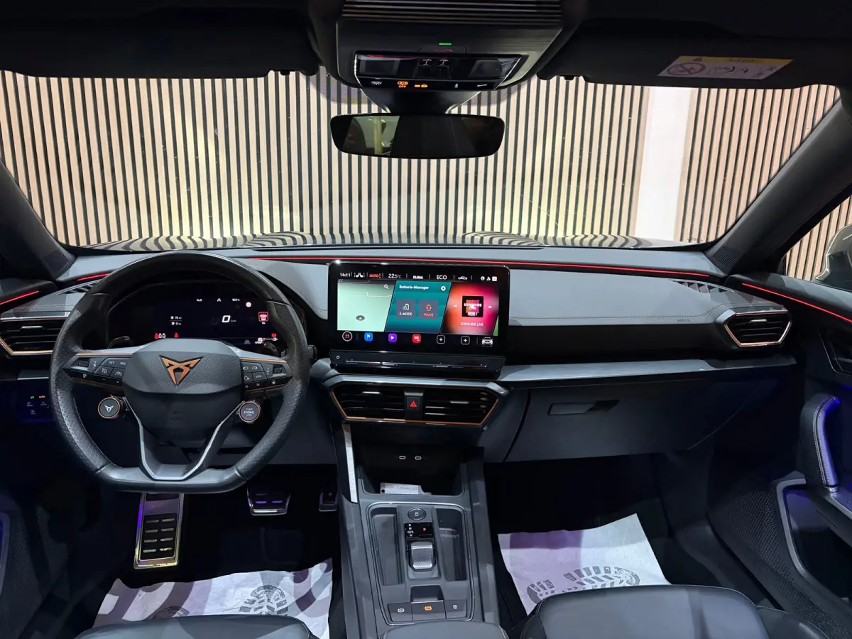 1.4 e-Hybrid VZ Copper Edition Pano Buttons On steering Cam Led Leder Memory Full options!!!