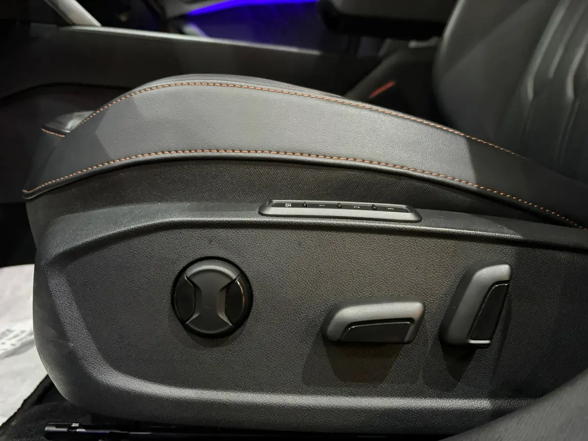 1.4 e-Hybrid VZ Copper Edition Pano Buttons On steering Cam Led Leder Memory Full options!!!