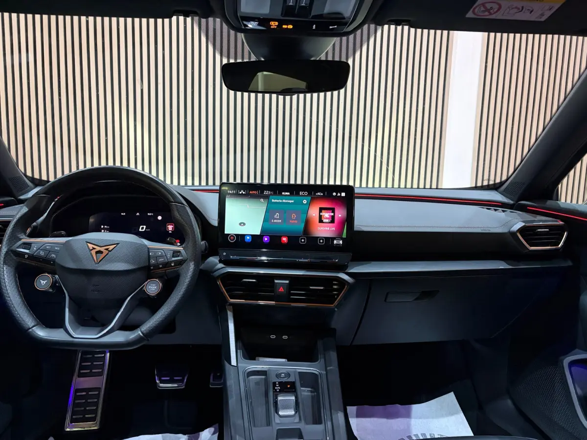 1.4 e-Hybrid VZ Copper Edition Pano Buttons On steering Cam Led Leder Memory Full options!!!