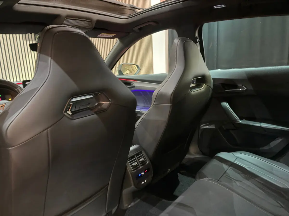 1.4 e-Hybrid VZ Copper Edition Pano Buttons On steering Cam Led Leder Memory Full options!!!