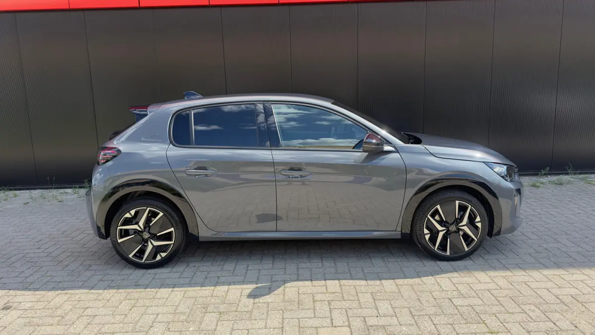 GT | Elektrische parkeerrem | Extra getinte achterste zijruiten en achterruit | Extra getinte achterste zijruiten en achterruit
