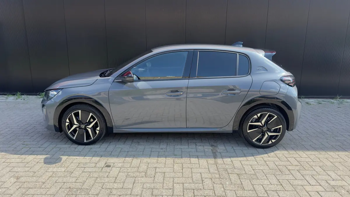 GT | Elektrische parkeerrem | Extra getinte achterste zijruiten en achterruit | Extra getinte achterste zijruiten en achterruit