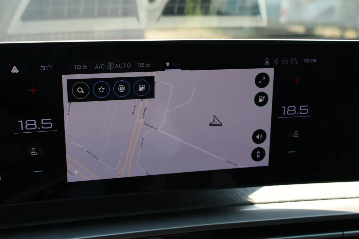 GT | Adaptieve cruise control met Stop&Go functie | Elektrische parkeerrem | Extra getinte achterste zijruiten en achterruit