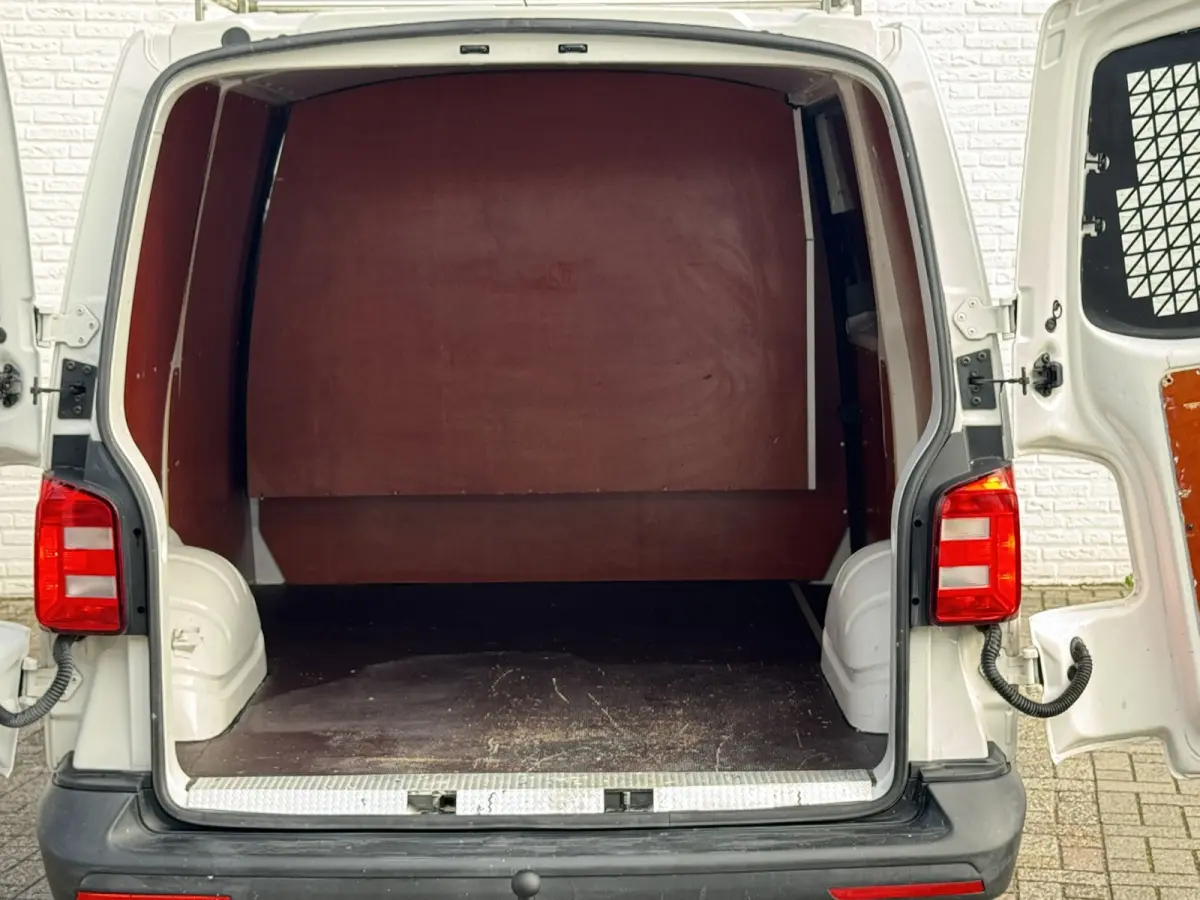 2.0 TDI L1H1 Airco Camera Trekhaak Imperiaal Laadruimte betimmering