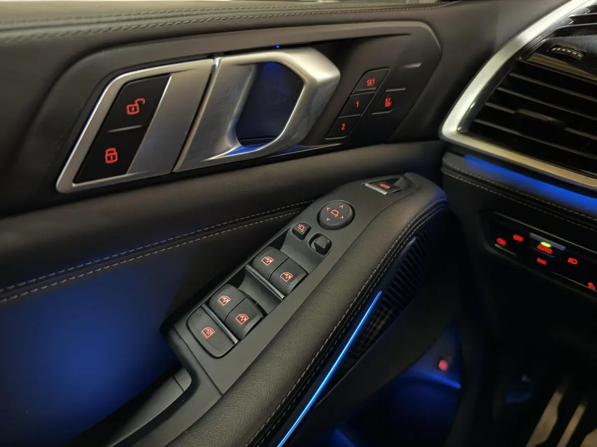 xDrive45e M-Sport Individual Dravitgrau Pano Laser 360º HUD Trekh.