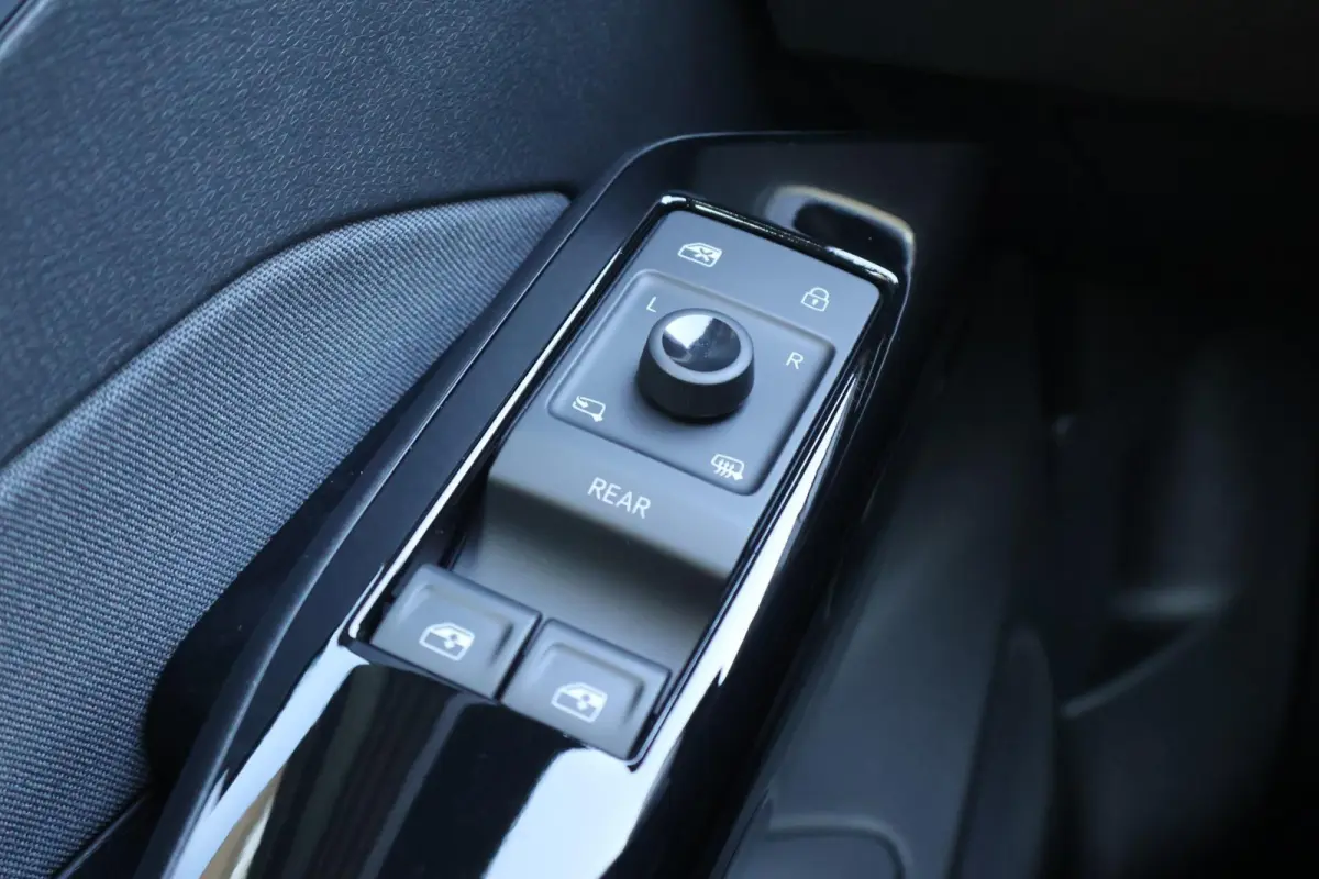 204pk Pro 58 kWh | SoH 95% | Warmtepomp | Camera | Stoel en stuurverwarming | Carplay