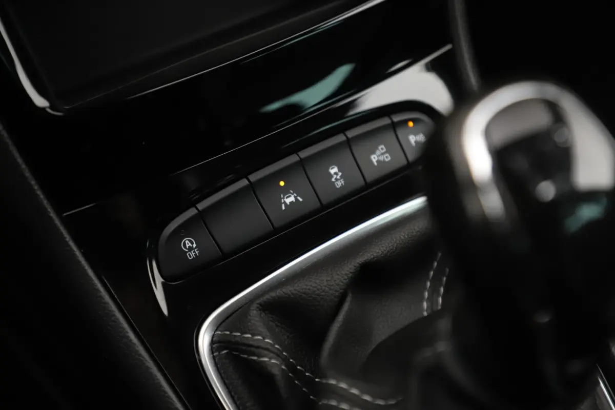 1.2 Design & Tech LMV Navigatie Achteruitrijcamera Carplay Android Climate Cruise Control Rijstrooksensor