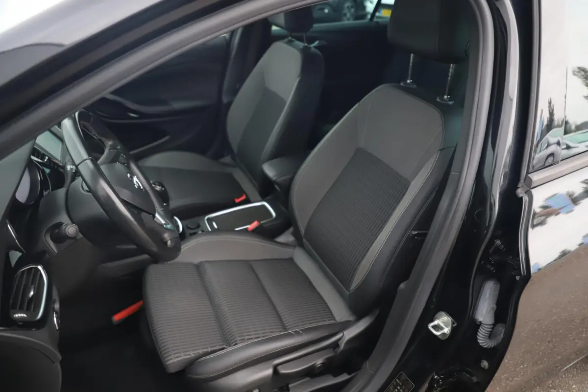 1.2 Design & Tech LMV Navigatie Achteruitrijcamera Carplay Android Climate Cruise Control Rijstrooksensor