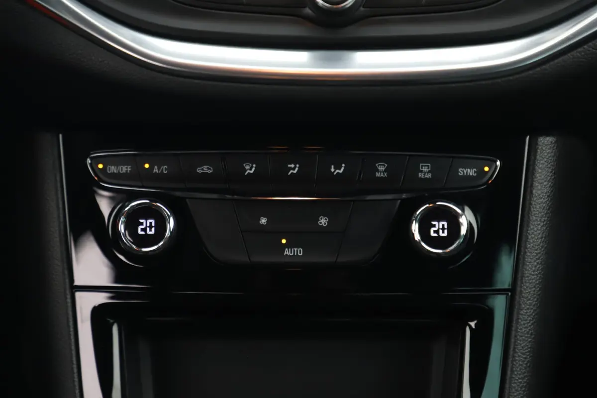 1.2 Design & Tech LMV Navigatie Achteruitrijcamera Carplay Android Climate Cruise Control Rijstrooksensor