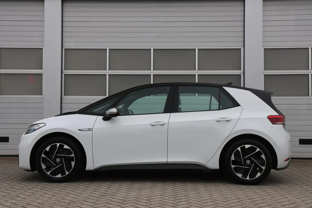 204pk First 58 kWh | SoH 94% | Navigatie | Stoelverwarming | App Connect | Parkeersensoren |
