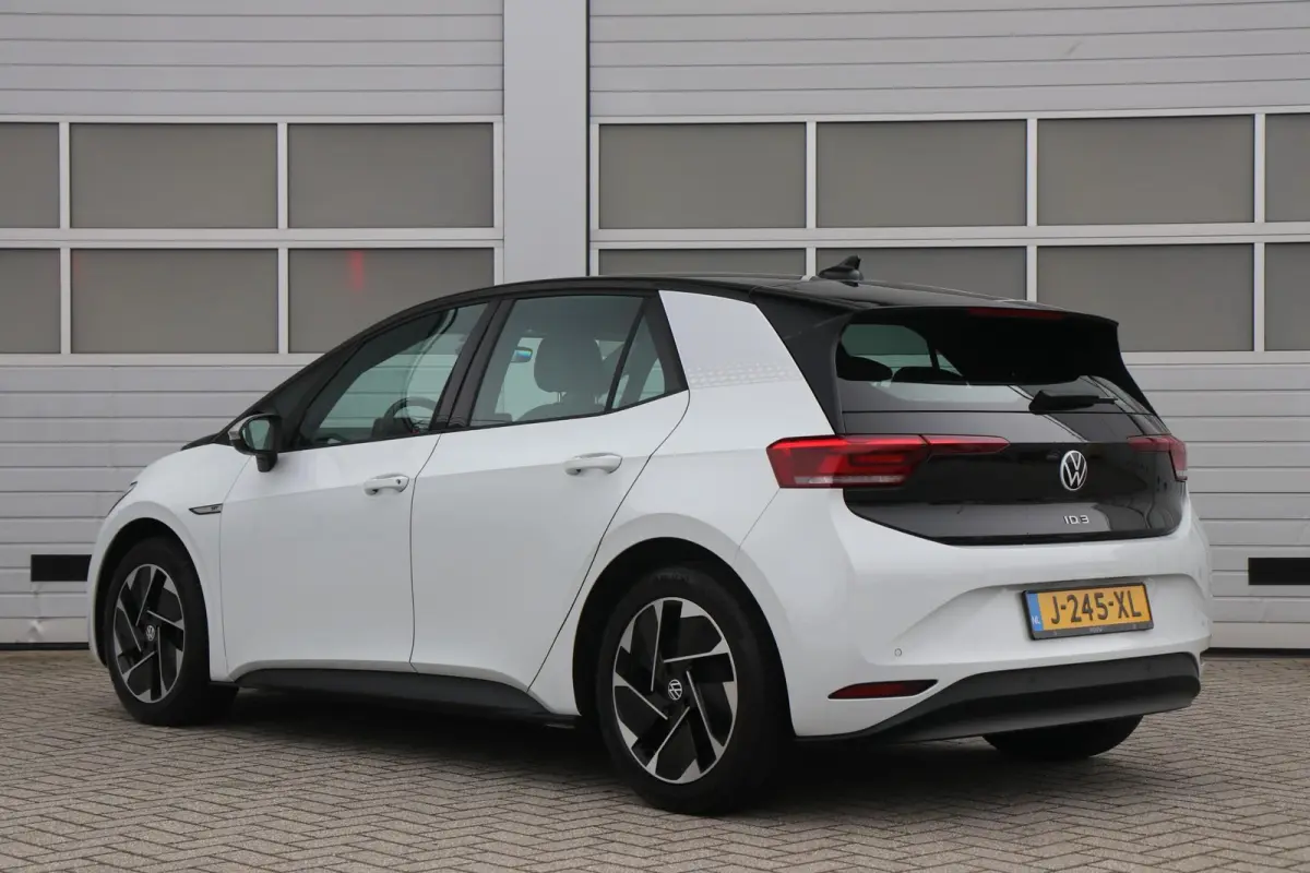 204pk First 58 kWh | SoH 94% | Navigatie | Stoelverwarming | App Connect | Parkeersensoren |