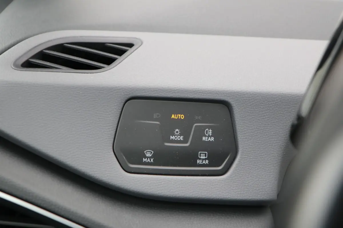 204pk First 58 kWh | SoH 94% | Navigatie | Stoelverwarming | App Connect | Parkeersensoren |