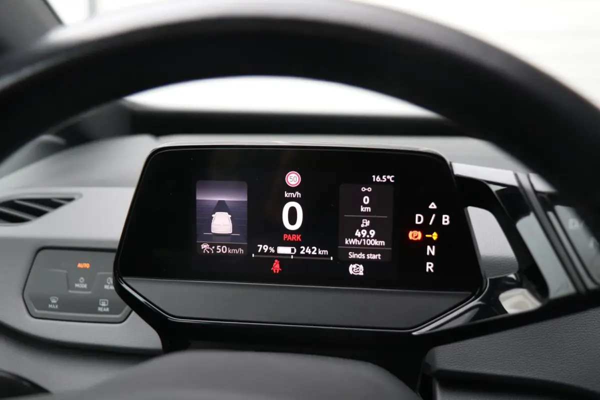 204pk First 58 kWh | SoH 94% | Navigatie | Stoelverwarming | App Connect | Parkeersensoren |