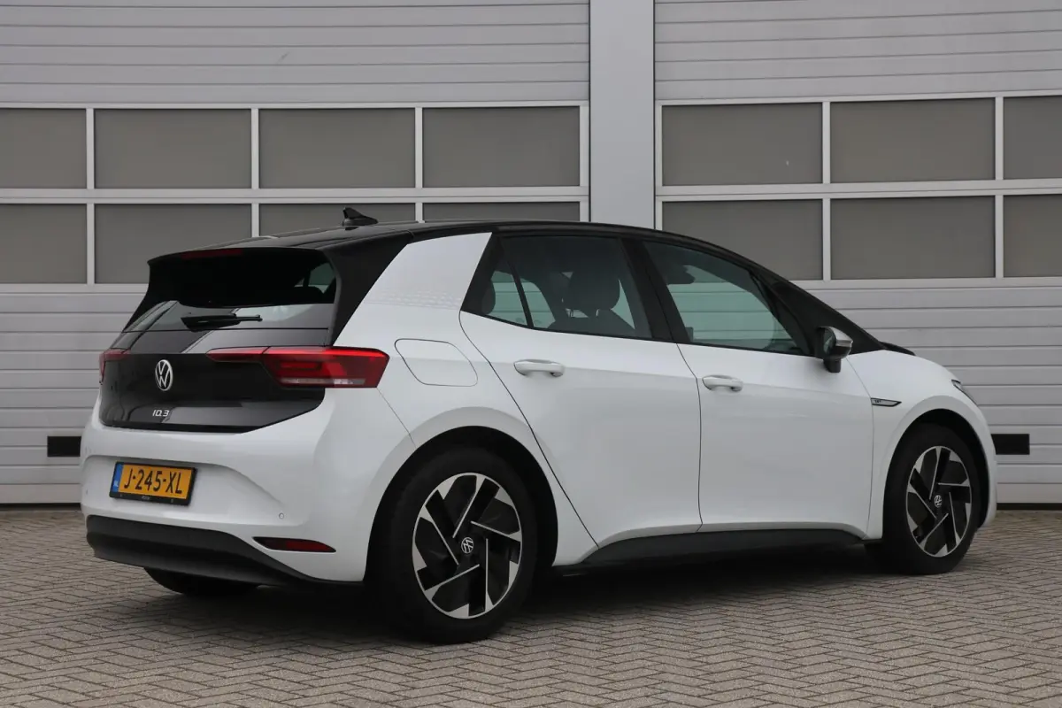 204pk First 58 kWh | SoH 94% | Navigatie | Stoelverwarming | App Connect | Parkeersensoren |