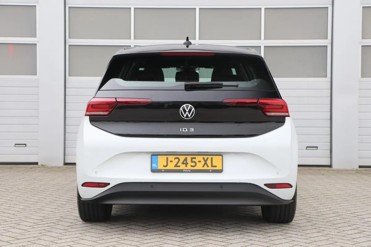 204pk First 58 kWh | SoH 94% | Navigatie | Stoelverwarming | App Connect | Parkeersensoren |