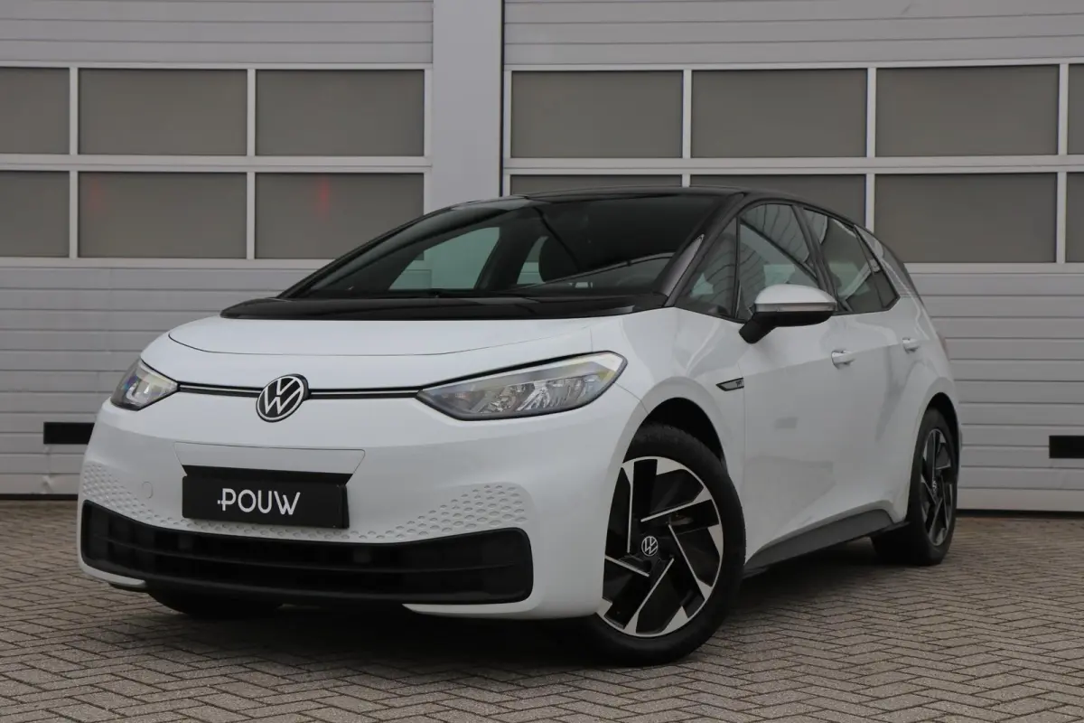 204pk First 58 kWh | SoH 94% | Navigatie | Stoelverwarming | App Connect | Parkeersensoren |