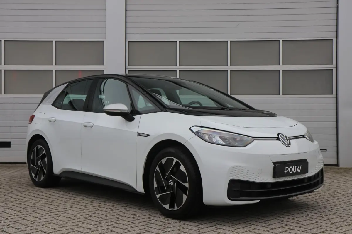 204pk First 58 kWh | SoH 94% | Navigatie | Stoelverwarming | App Connect | Parkeersensoren |