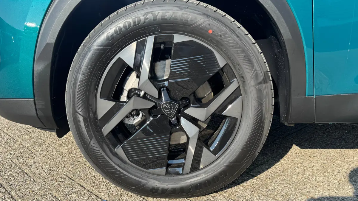 Envy | Active Safety Brake met camera en radar (automatisch noodremsysteem) met Distance Alert (waarschuwing dreigende aanrijding) | Advanced Active Safety Brake met camera en radar | Climat