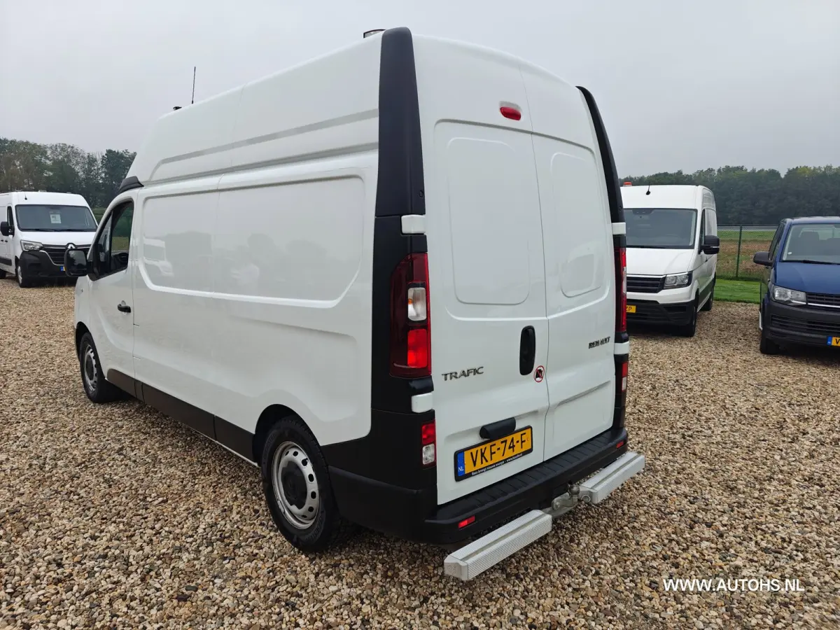 2.0 dCi 145 PK T L2H2 , 1e eig , euro 6 , Complete werkplaats inrichting met omvormer , trekhaak , airco cruise.