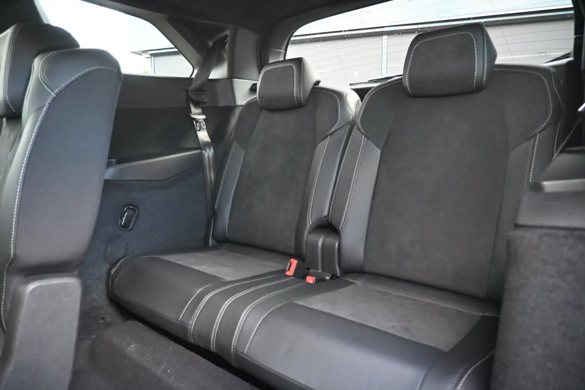 GT | Adaptieve cruise control met Stop&Go functie | LED 3D-achterlichten | Pack Safety Plus