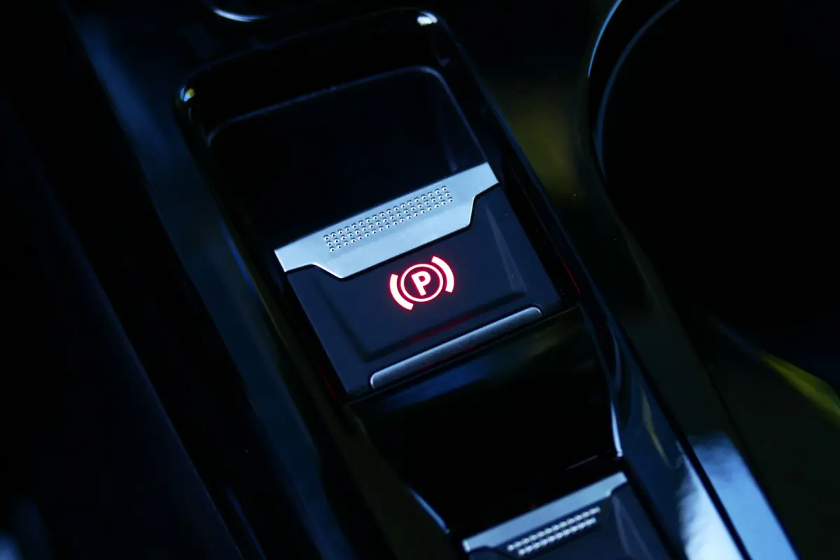 GT | Active Safety Brake met camera en radar (automatisch noodremsysteem) met Distance Alert (waarschuwing dreigende aanrijding) | Advanced Active Safety Brake met camera en radar | Climate 