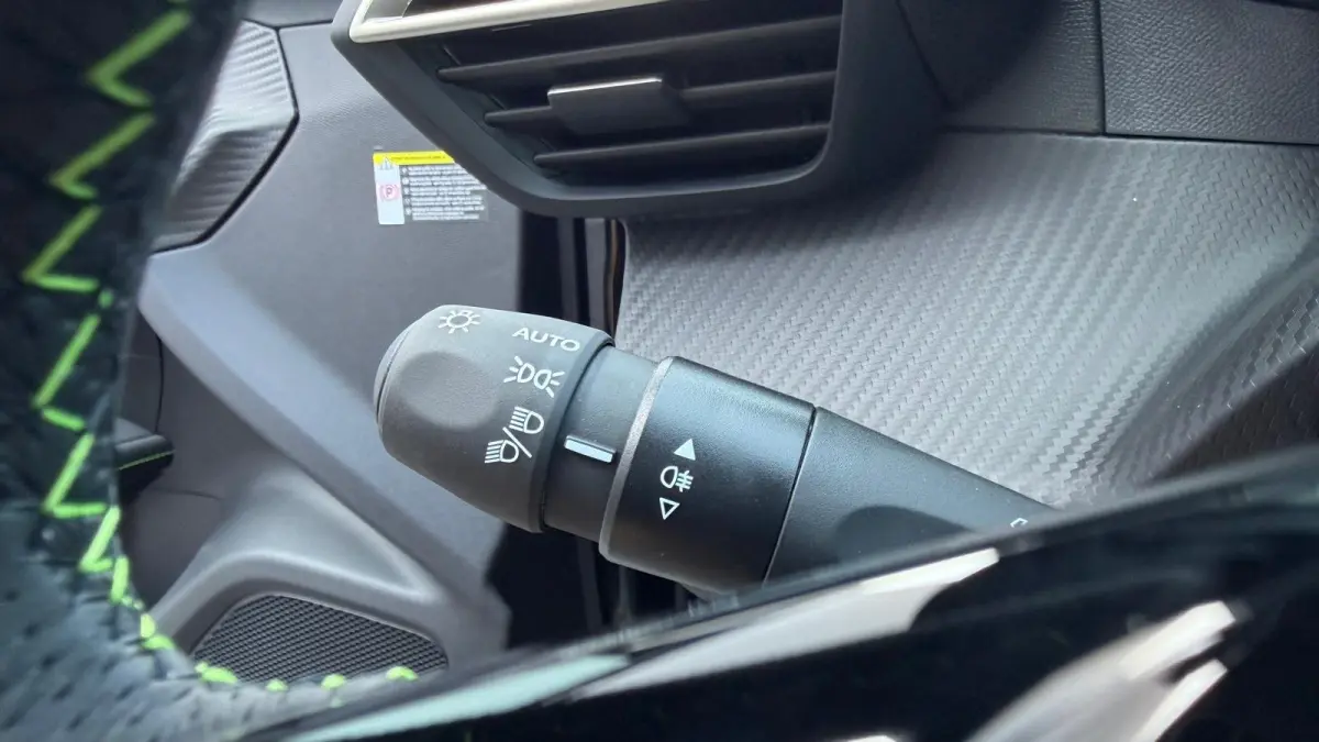 GT | Active Safety Brake met camera en radar (automatisch noodremsysteem) met Distance Alert (waarschuwing dreigende aanrijding) | Advanced Active Safety Brake met camera en radar | Climate 