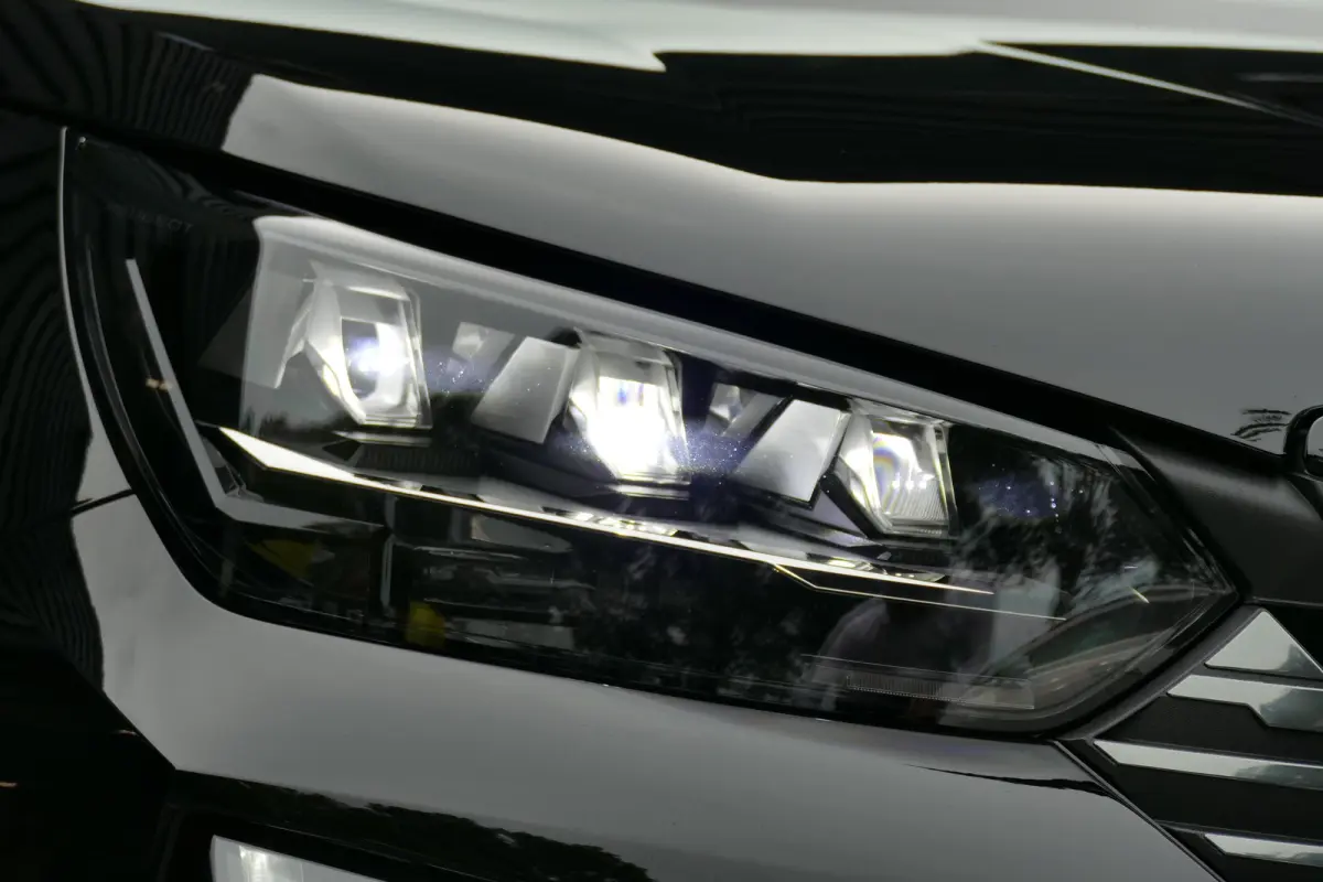 GT | Active Safety Brake met camera en radar (automatisch noodremsysteem) met Distance Alert (waarschuwing dreigende aanrijding) | Advanced Active Safety Brake met camera en radar | Climate 
