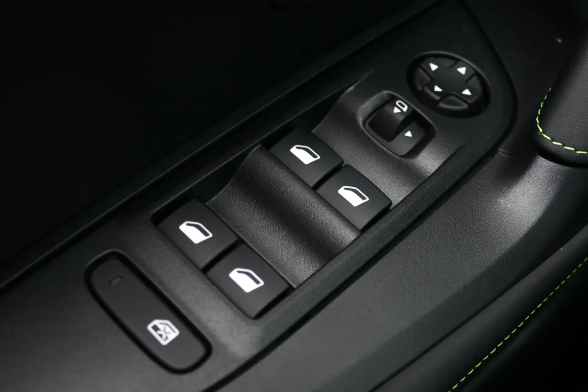 GT | Active Safety Brake met camera en radar (automatisch noodremsysteem) met Distance Alert (waarschuwing dreigende aanrijding) | Advanced Active Safety Brake met camera en radar | Climate 