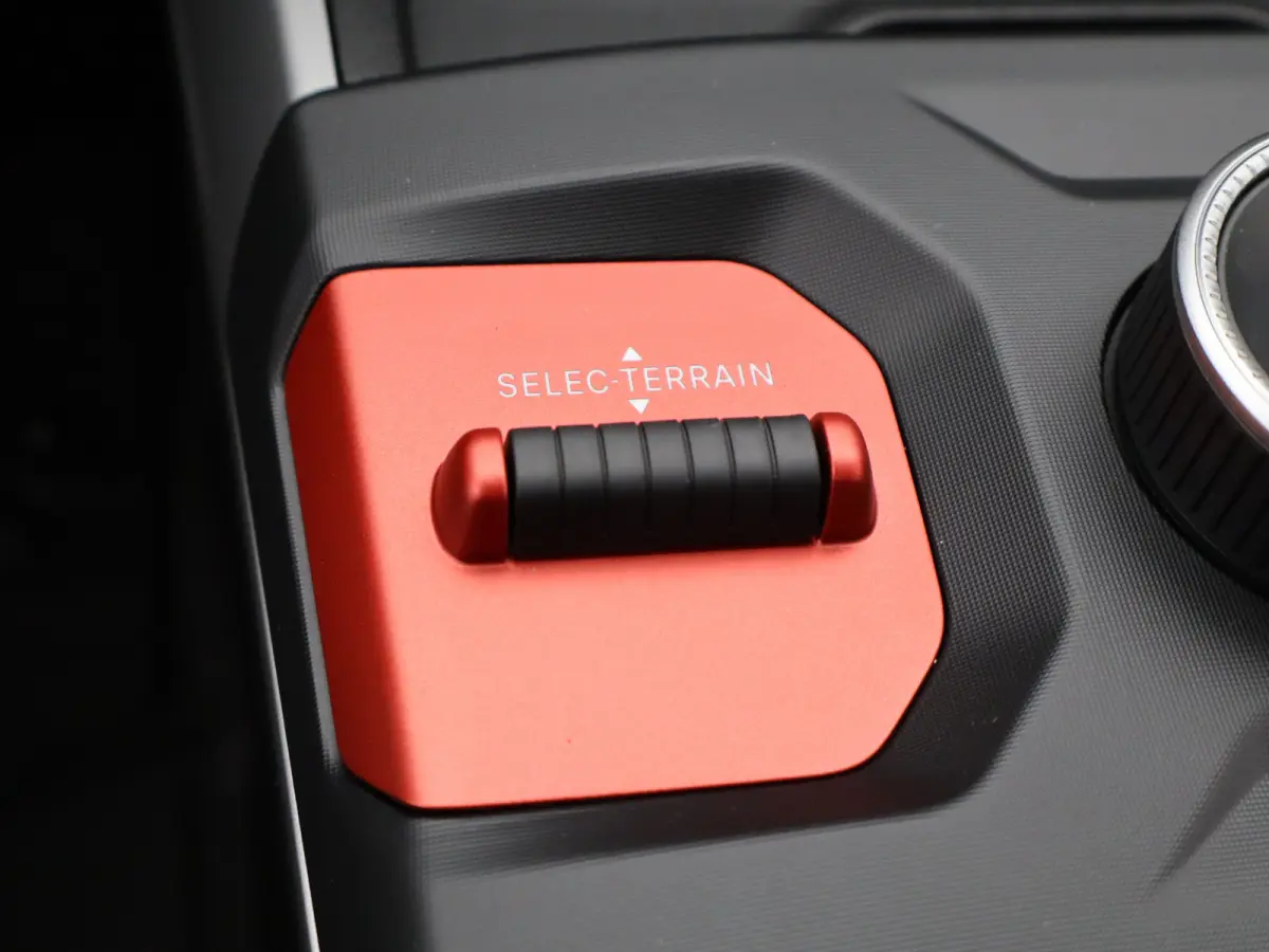 1.2 e-Hybrid First Edition 8 Jaar Garantie | Panoramadak | Elektrisch Verstelbare stoelen | Stoelverwarming en Verkoeling | Stuurwielverwarming | Adaptieve Cruise Control | Drive Assist | Pr
