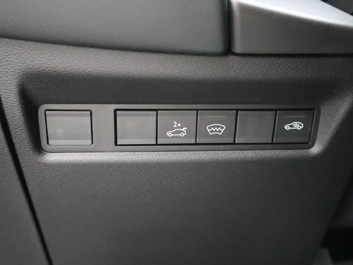 1.2 e-Hybrid First Edition 8 Jaar Garantie | Panoramadak | Elektrisch Verstelbare stoelen | Stoelverwarming en Verkoeling | Stuurwielverwarming | Adaptieve Cruise Control | Drive Assist | Pr